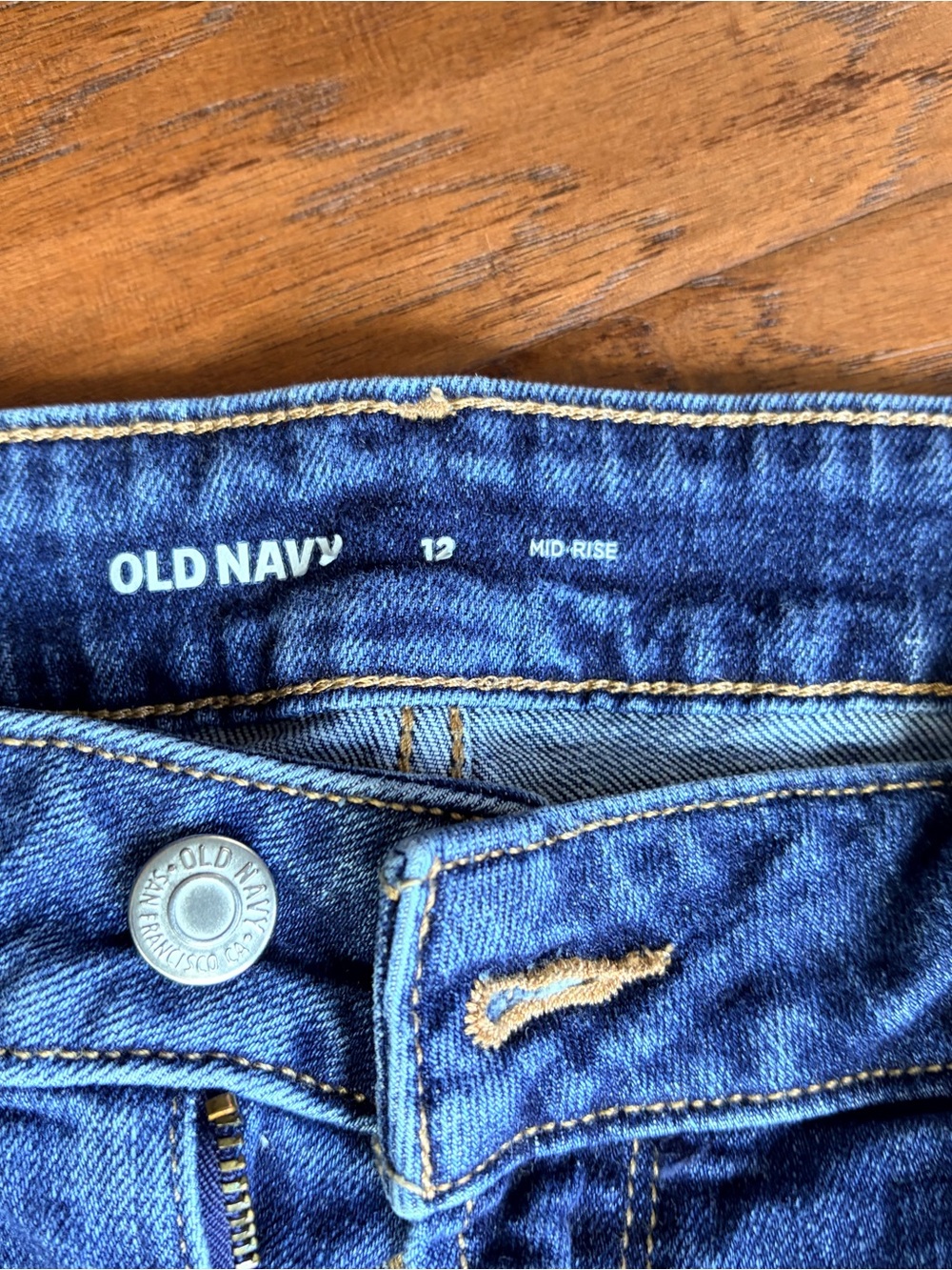Old Navy Blue Rolled-Hem Denim Shorts - Picture 4 of 5